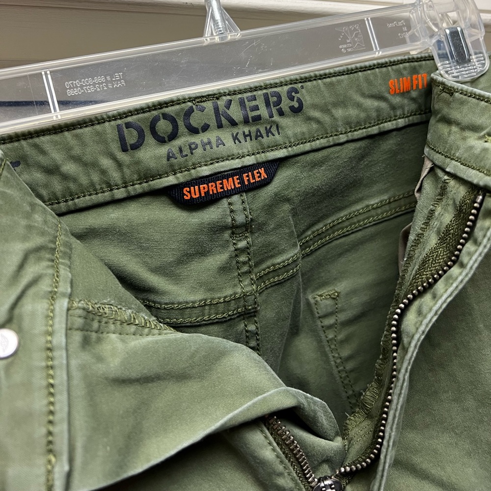 Green slim fit Dockers Alpha Khakis 34x34 like new